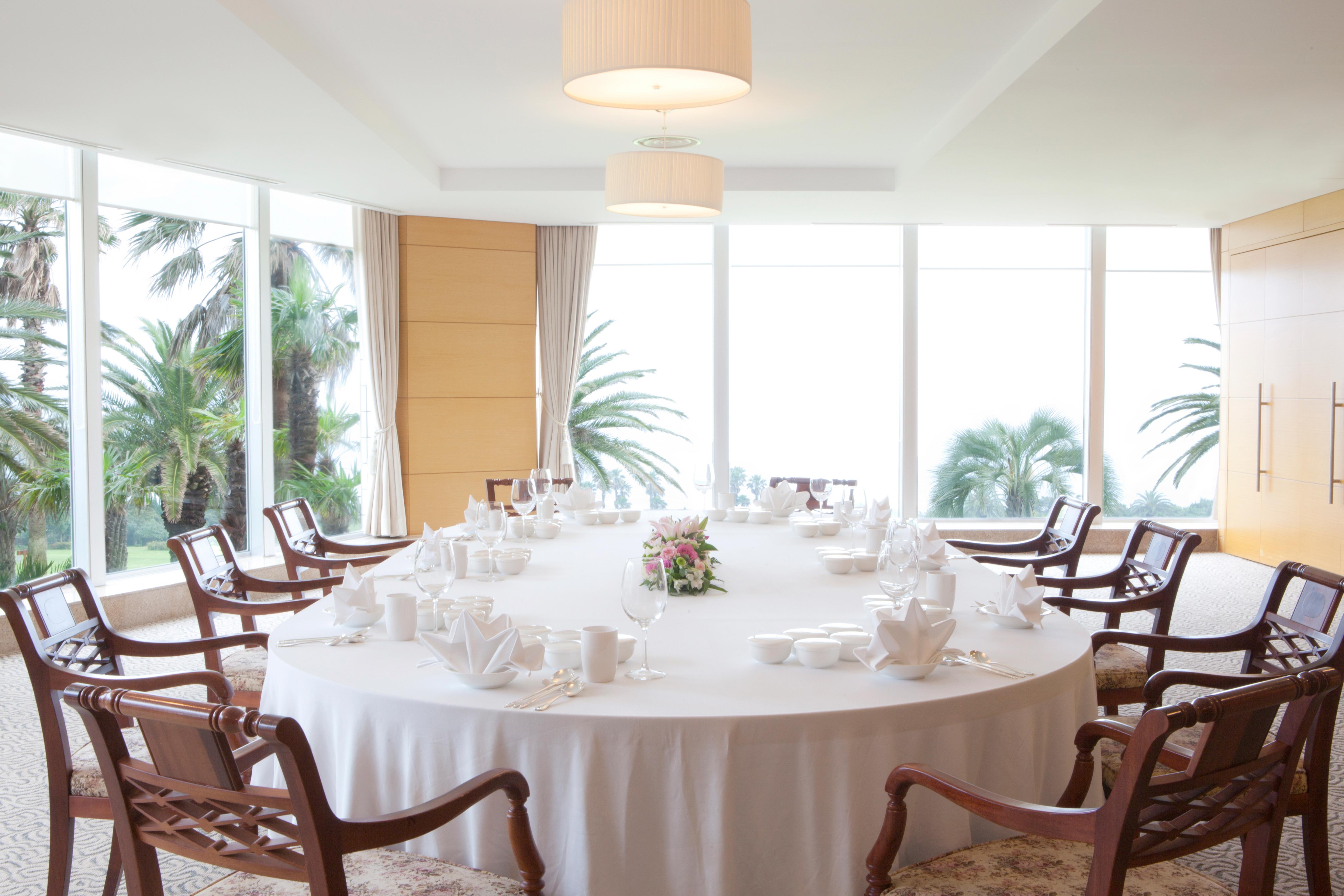 Seogwipo Kal Hotel Buitenkant foto The meeting room