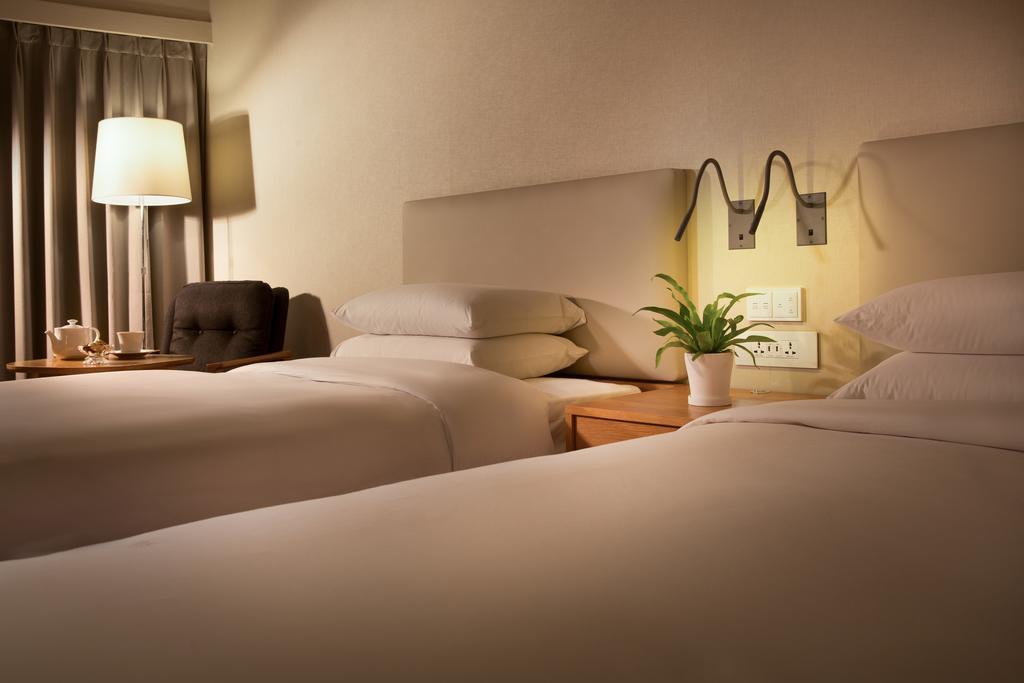 Seogwipo Kal Hotel Kamer foto A room at the hotel